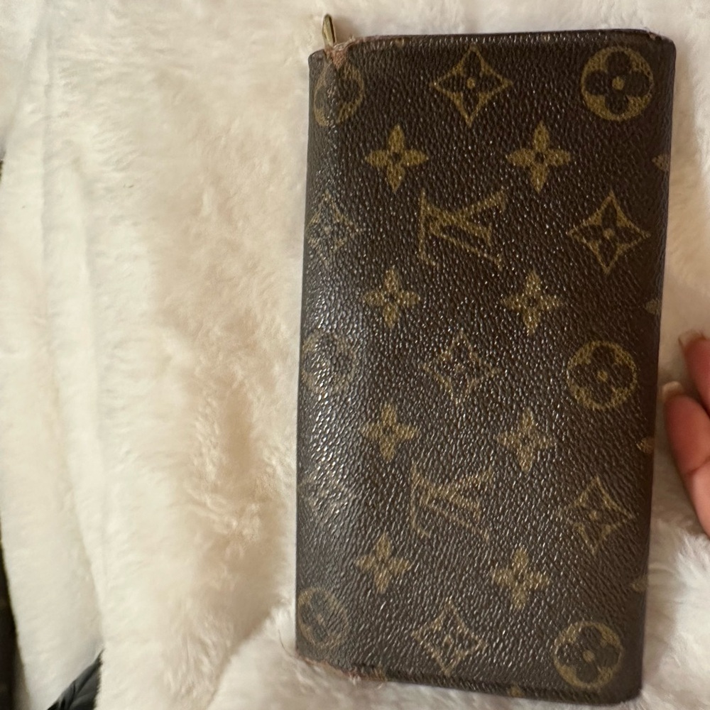 Louis Vuitton Monogram Wallet - Picture 8 of 12